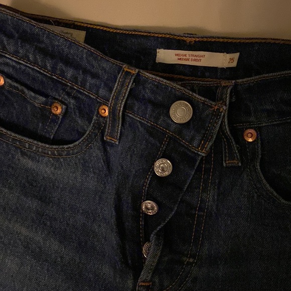 Levi jeans. Wedgie straight. Size 25. Denim. Vintage. - Picture 3 of 4